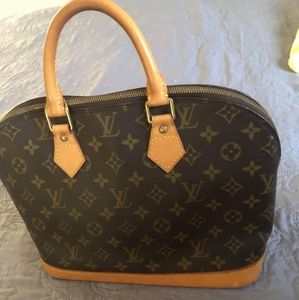 SOLD ON M Louis Vuitton Alma MM